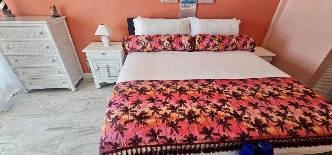 Ocean View - Direct Ocean Front-pool Is Open Apartment
